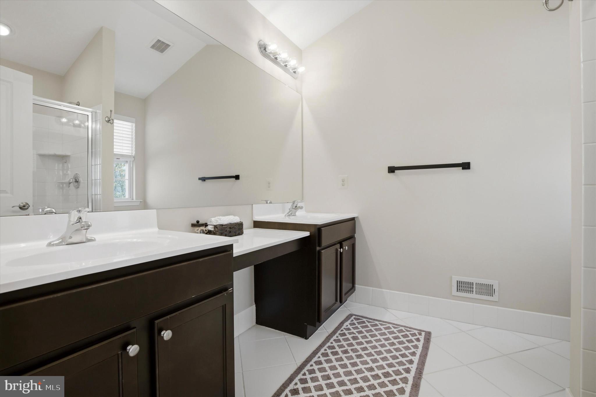 VILL AT COUNTRY VIEW - Residential