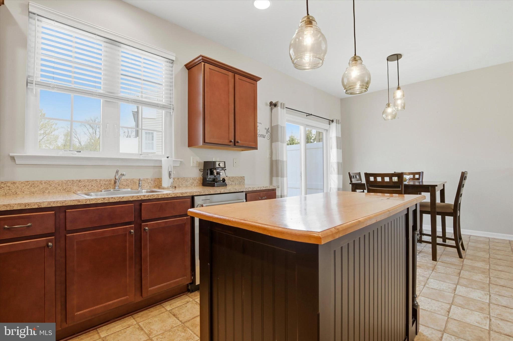 VILL AT COUNTRY VIEW - Residential