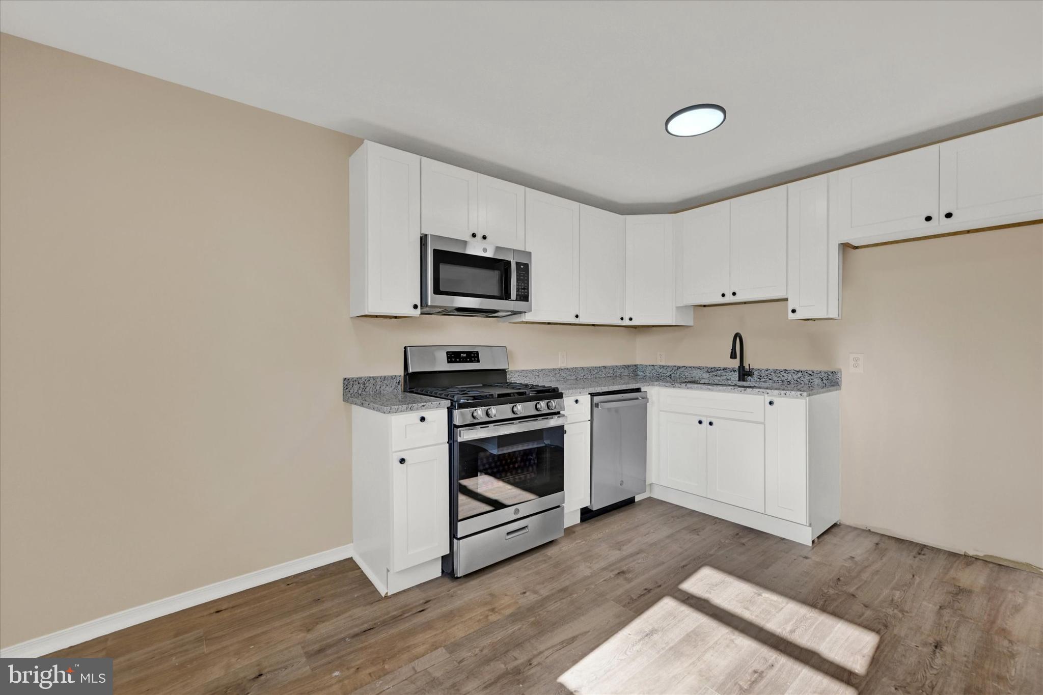 RIVIERA BEACH - Residential