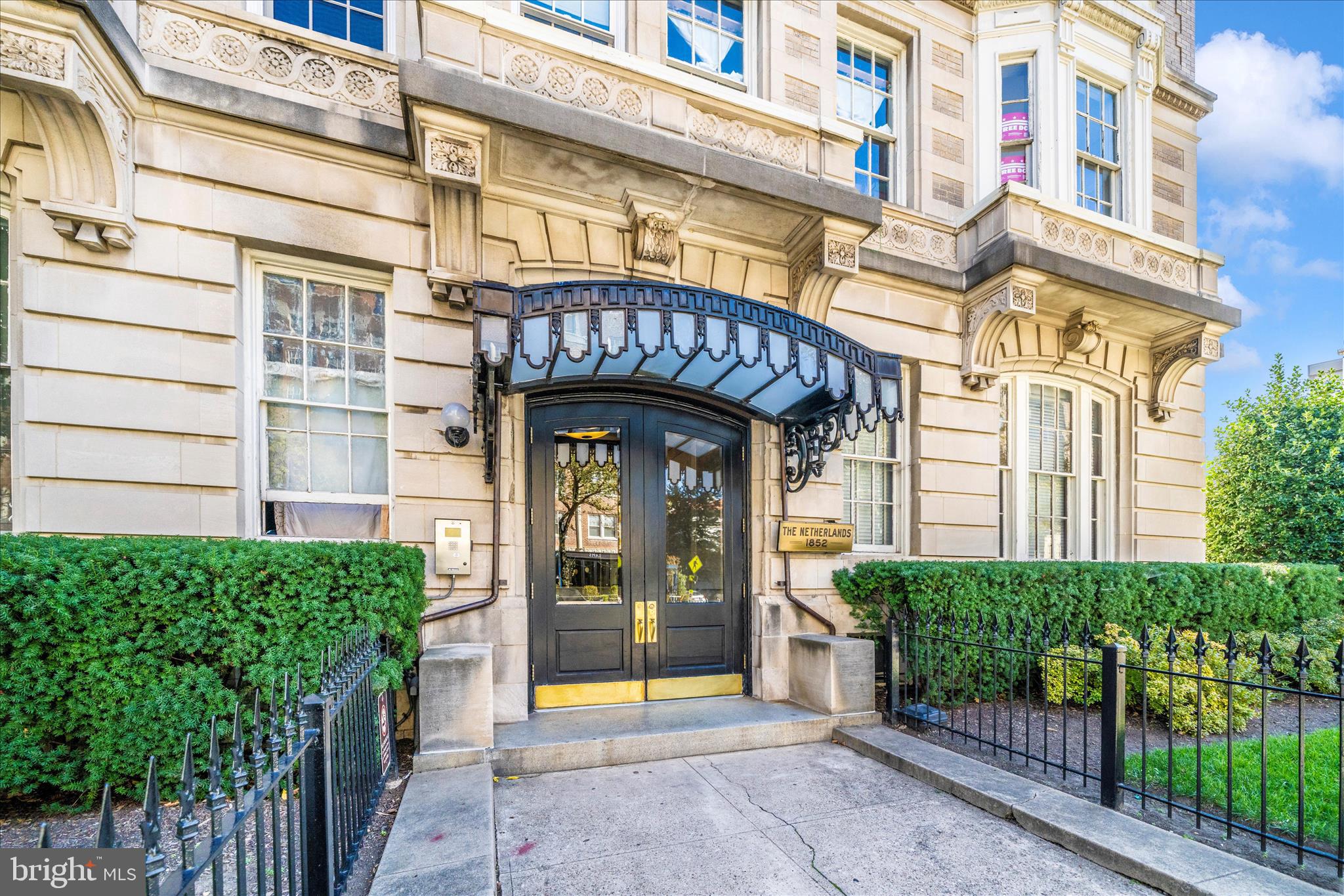 1852 COLUMBIA ROAD NW 101