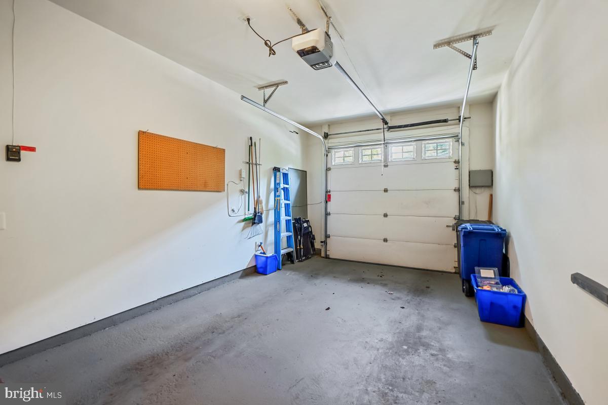 MEADOW RIDGE VILLAS - Residential