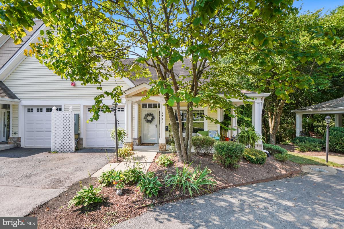 MEADOW RIDGE VILLAS - Residential