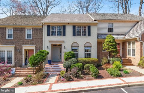 Photo of 6 Bentridge Court, POTOMAC, MD 20854 (MLS # MDMC2218280)