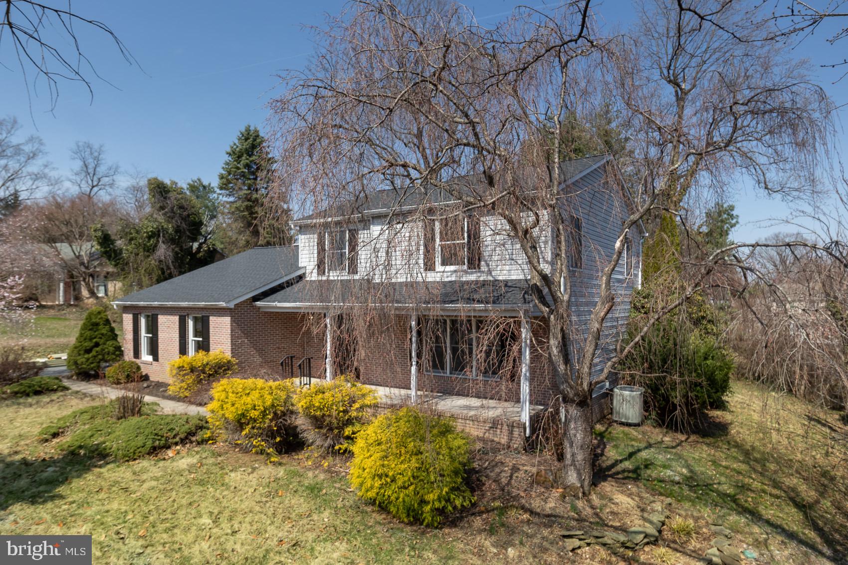 WOODRIDGE MANOR - Residential