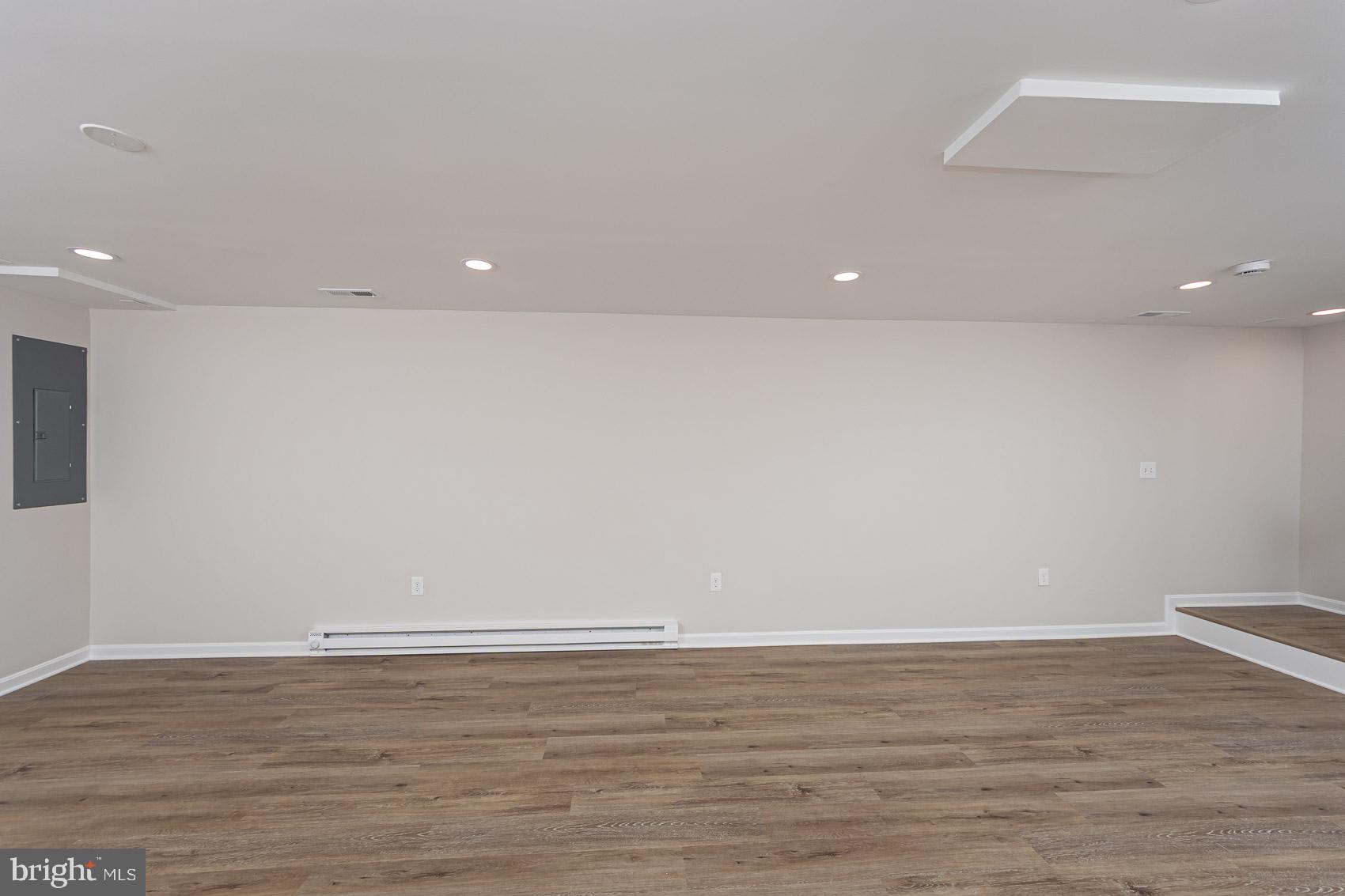 WOODRIDGE MANOR - Residential