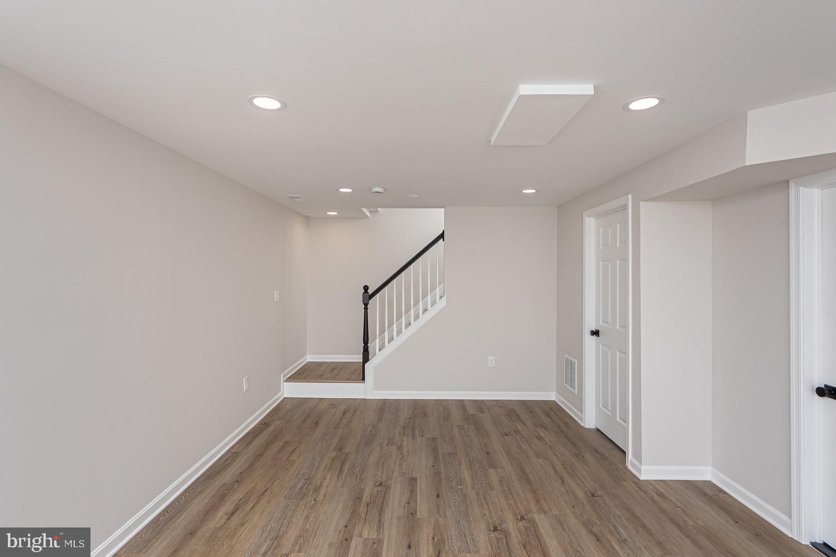 WOODRIDGE MANOR - Residential