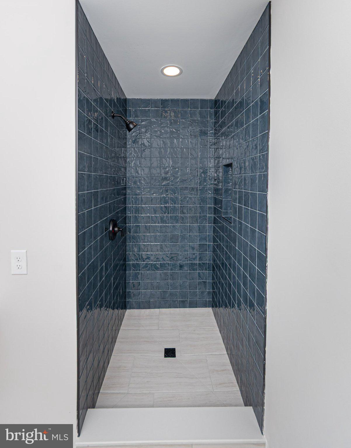 WOODRIDGE MANOR - Residential