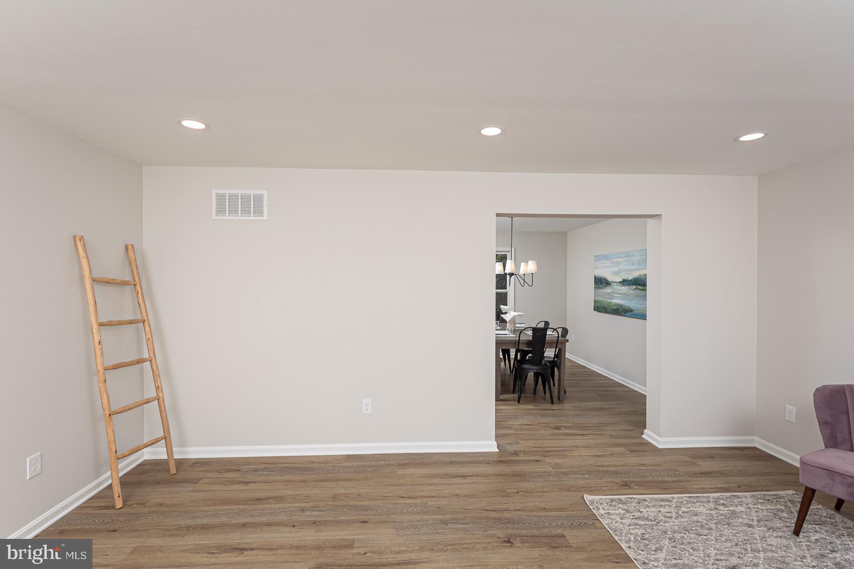 WOODRIDGE MANOR - Residential