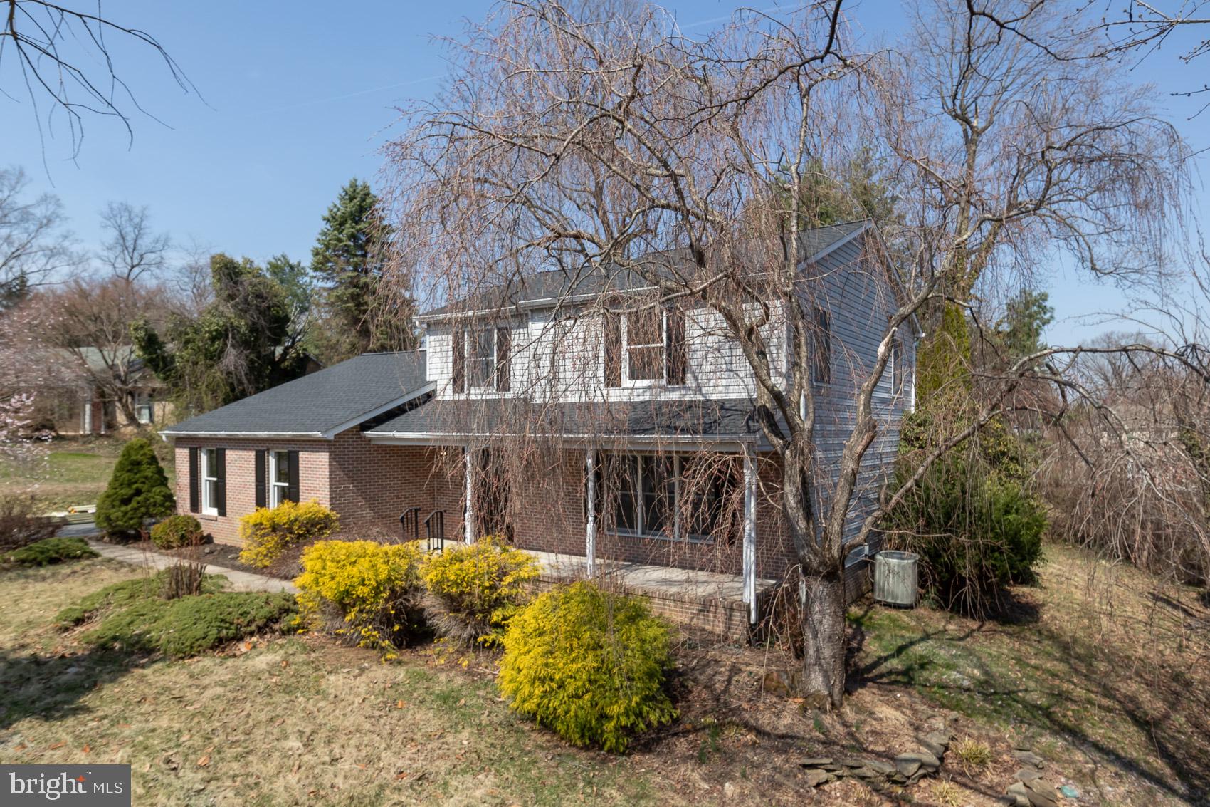 WOODRIDGE MANOR - Residential