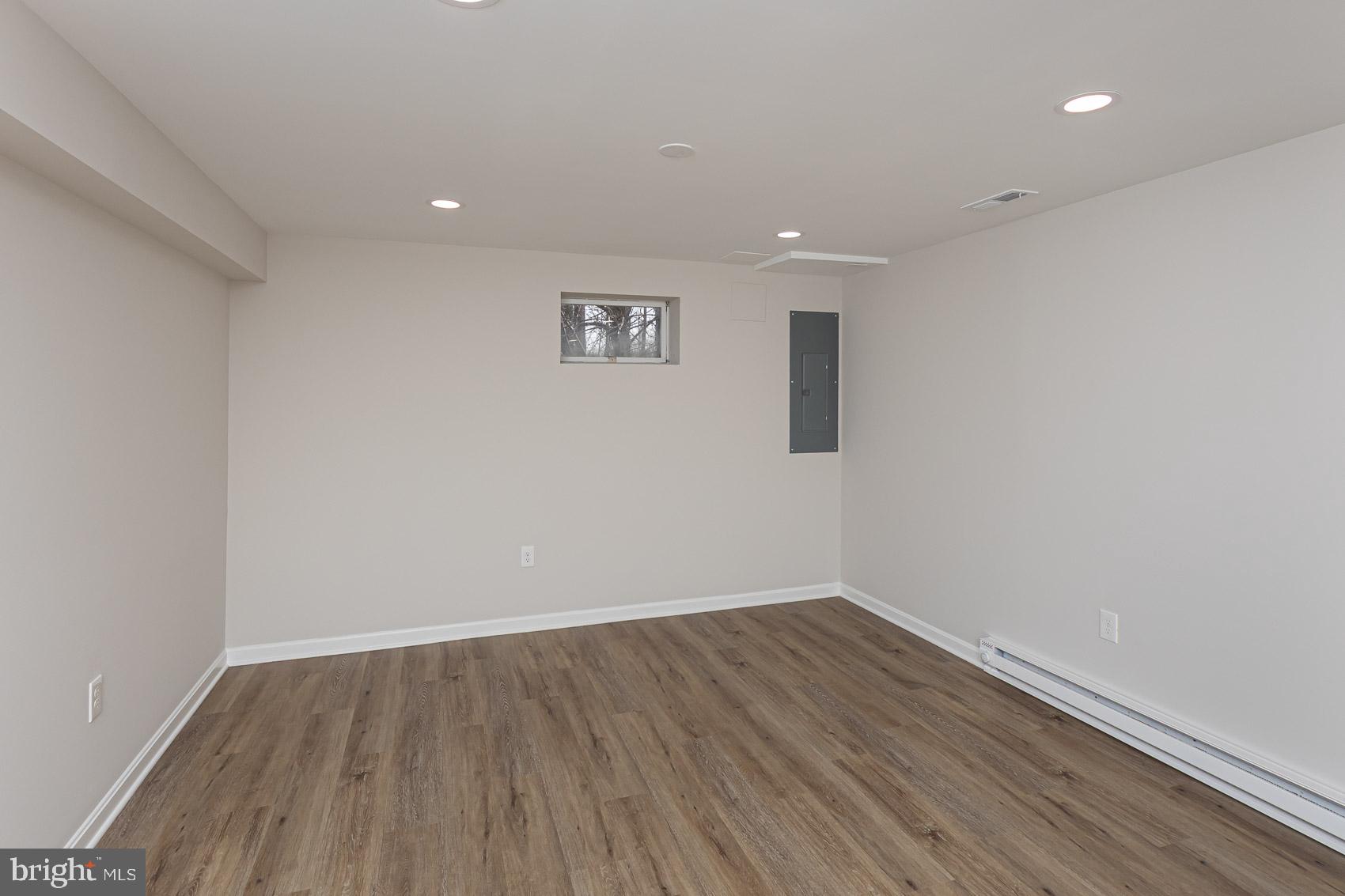 WOODRIDGE MANOR - Residential