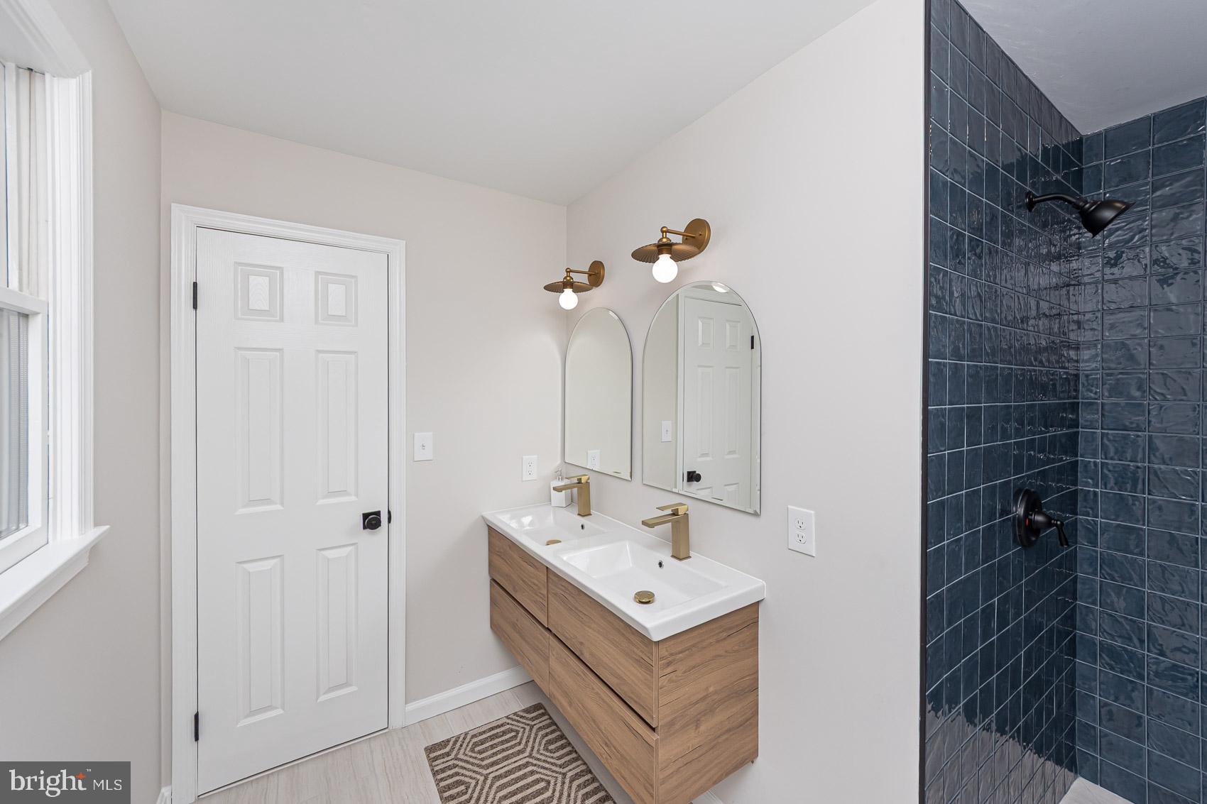 WOODRIDGE MANOR - Residential