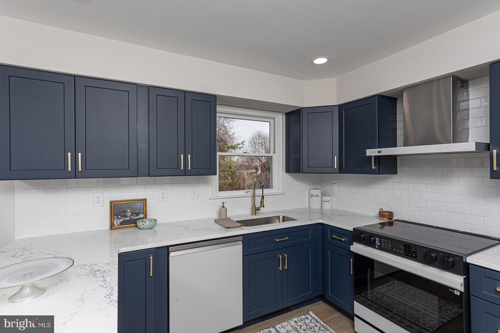 WOODRIDGE MANOR - Residential