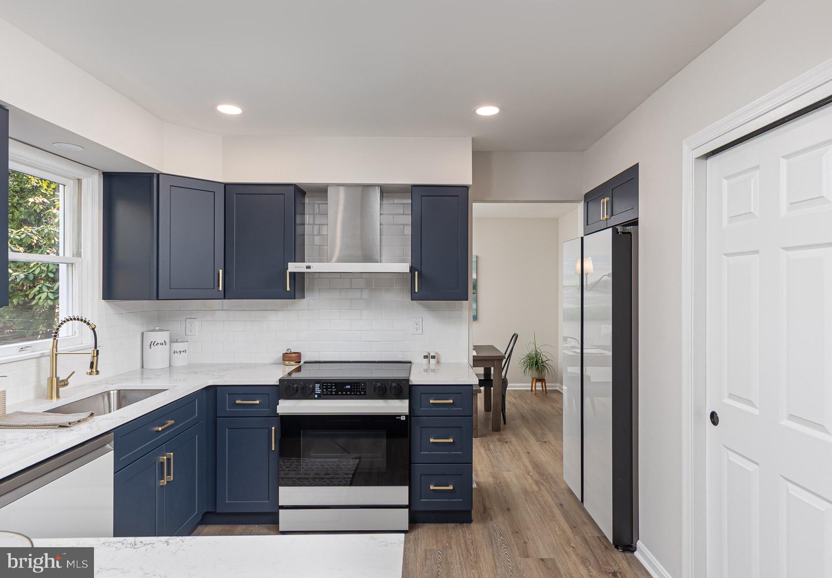 WOODRIDGE MANOR - Residential