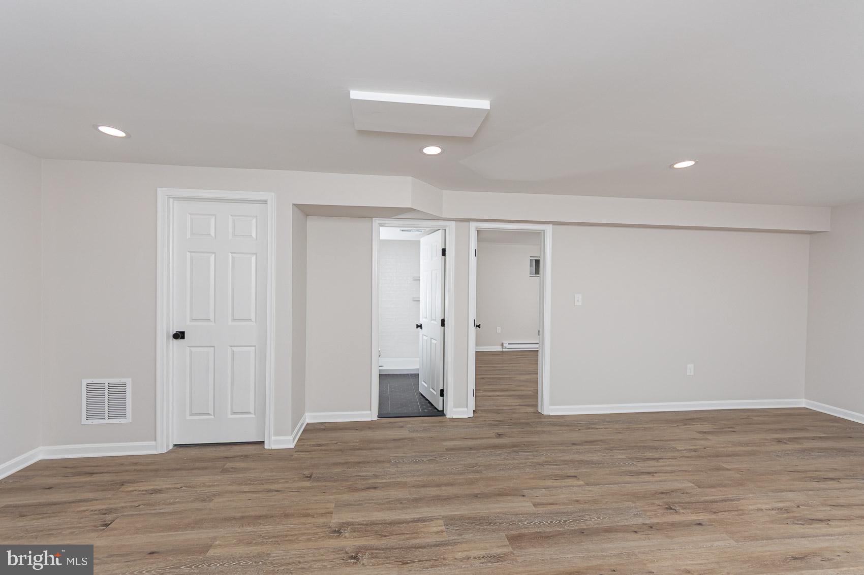 WOODRIDGE MANOR - Residential