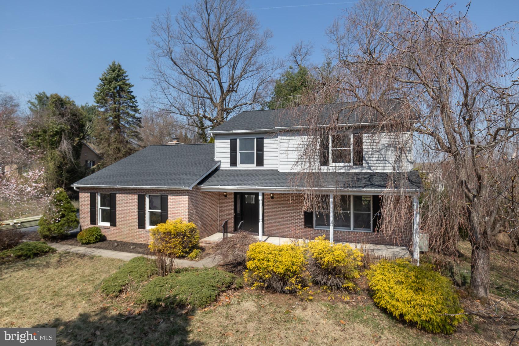 WOODRIDGE MANOR - Residential