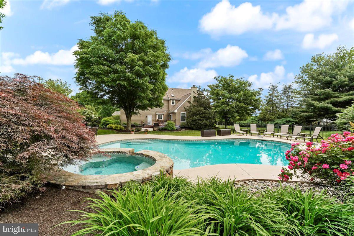 PRANCING HORSE FAR - Residential