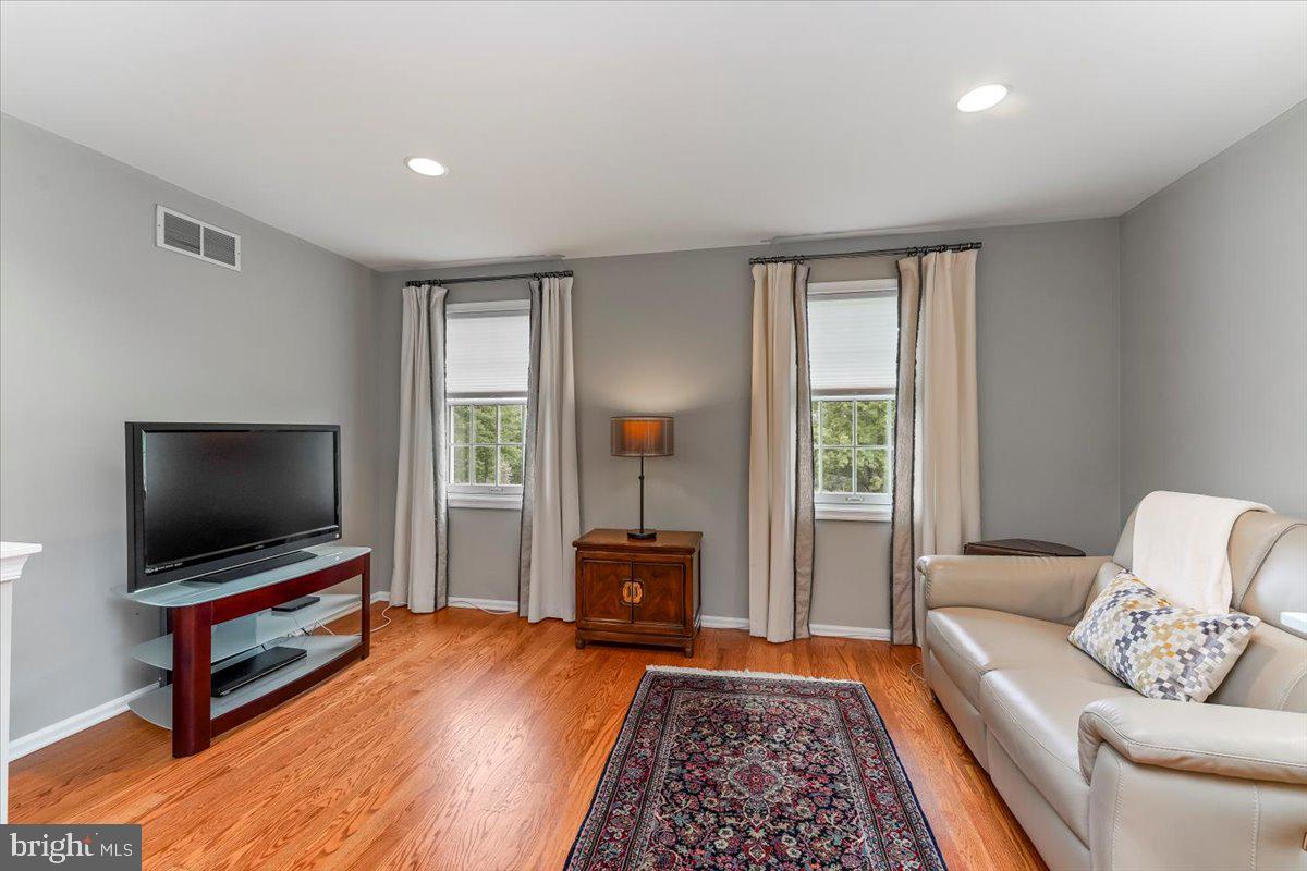 PRANCING HORSE FAR - Residential