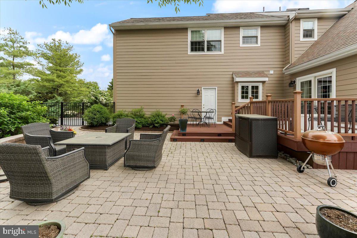 PRANCING HORSE FAR - Residential