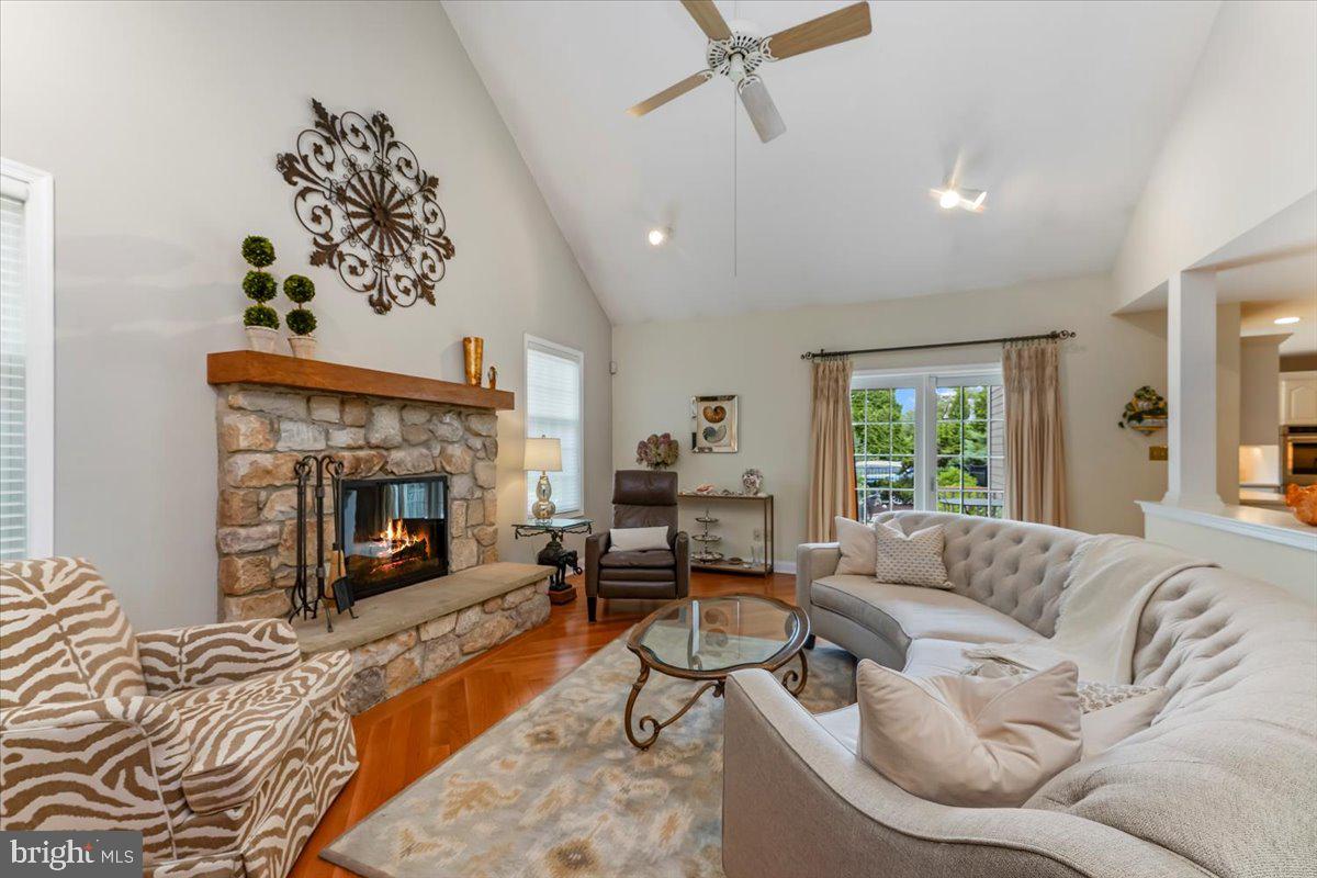 PRANCING HORSE FAR - Residential