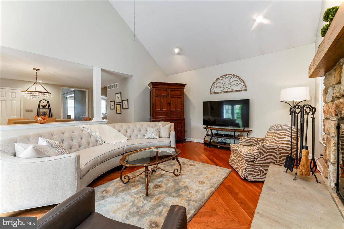 PRANCING HORSE FAR - Residential