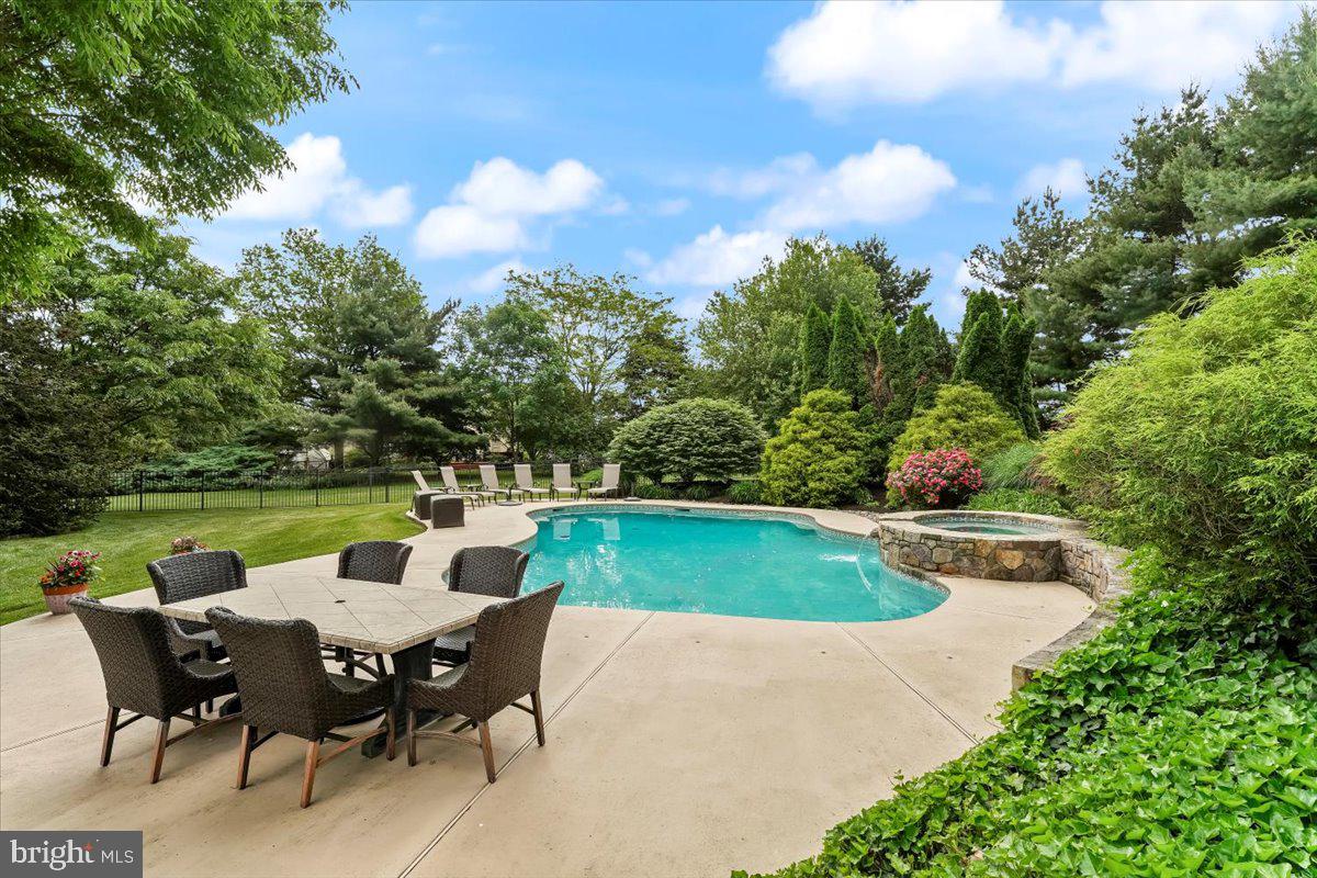 PRANCING HORSE FAR - Residential