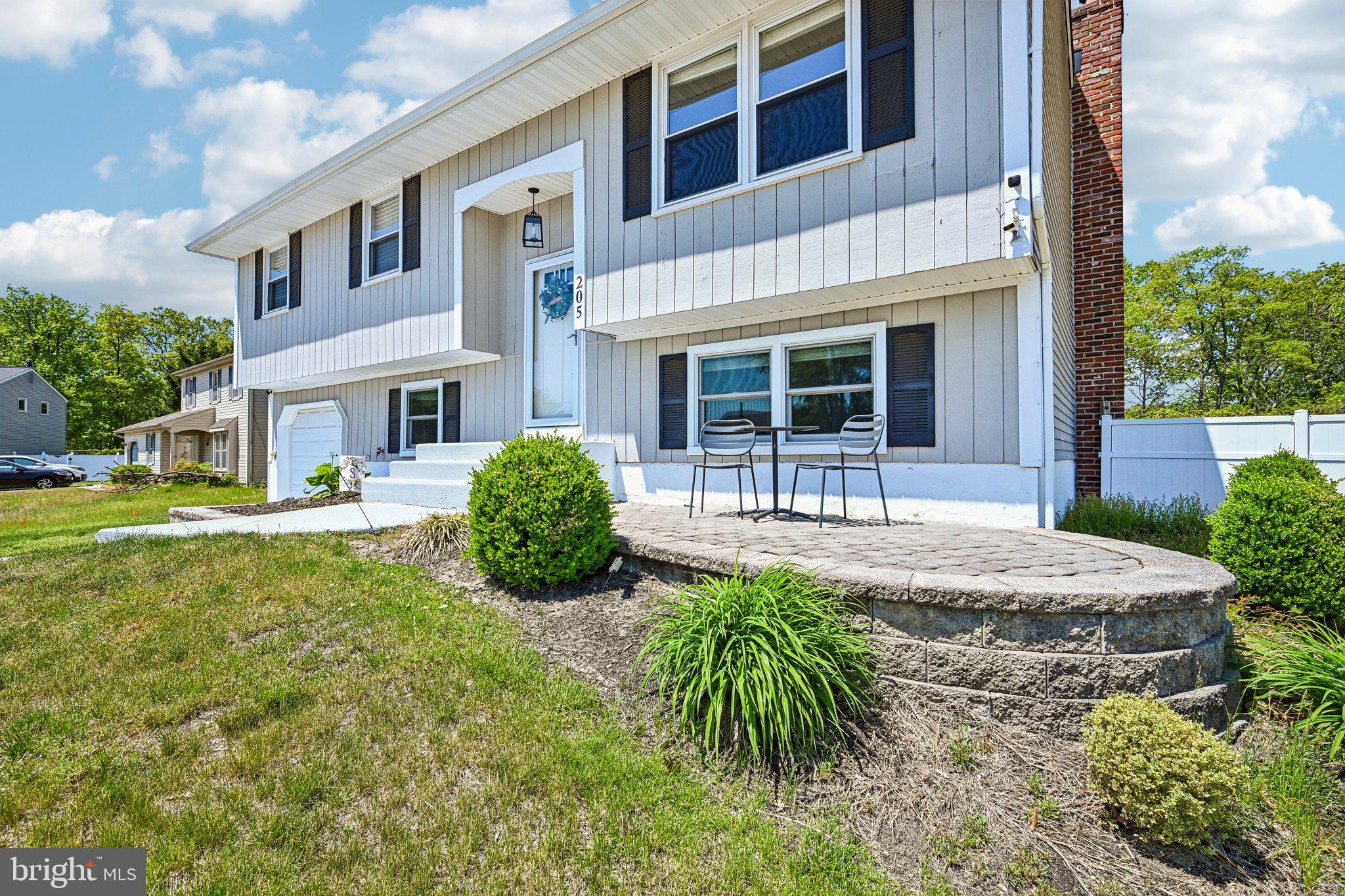 205 WREXHAM COURT