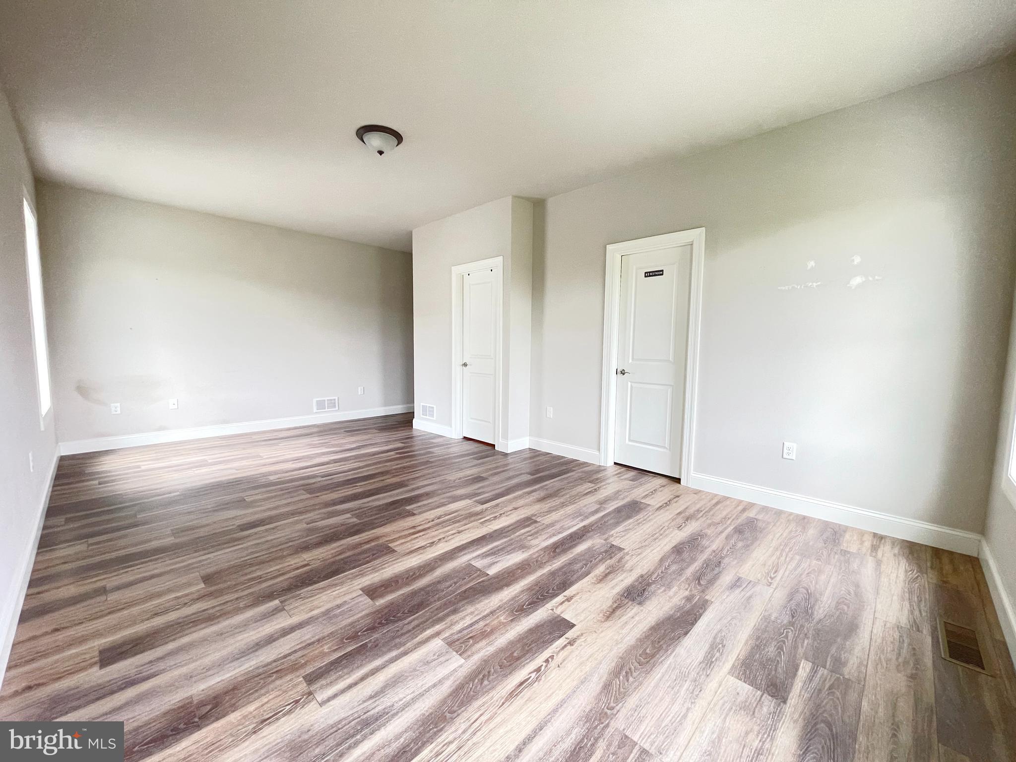 WOODLAND HILLS - Residential