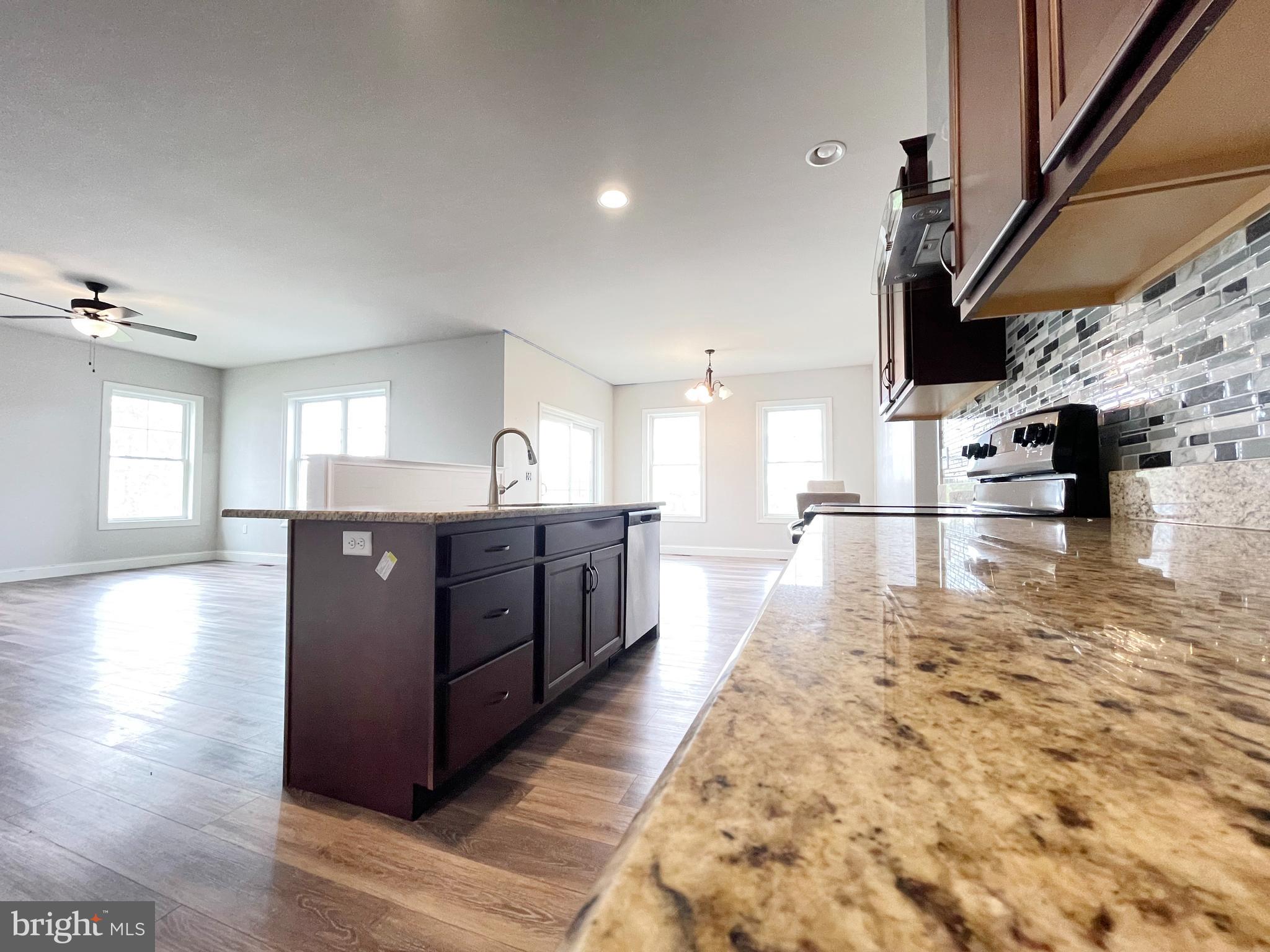 WOODLAND HILLS - Residential