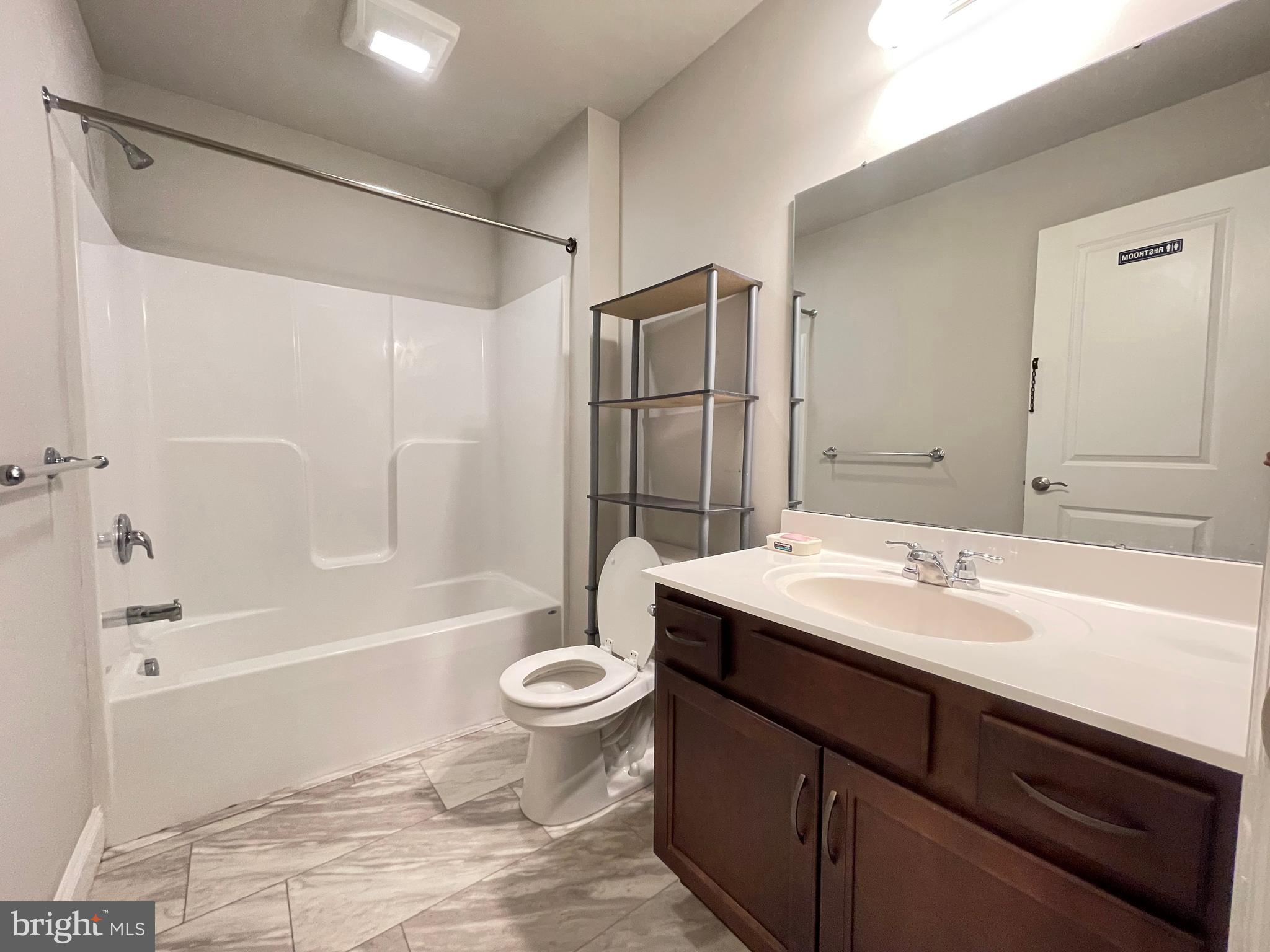 WOODLAND HILLS - Residential