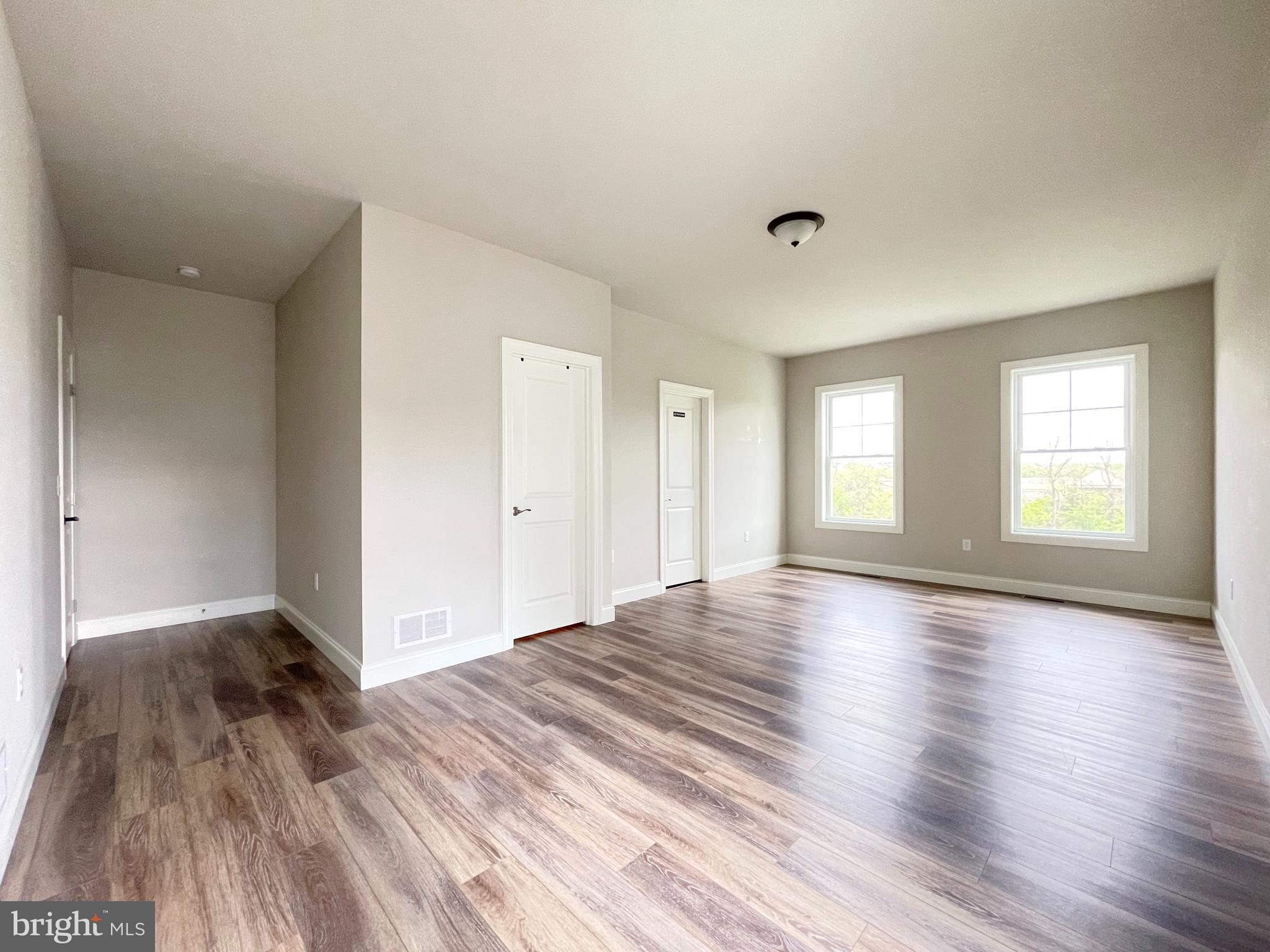 WOODLAND HILLS - Residential