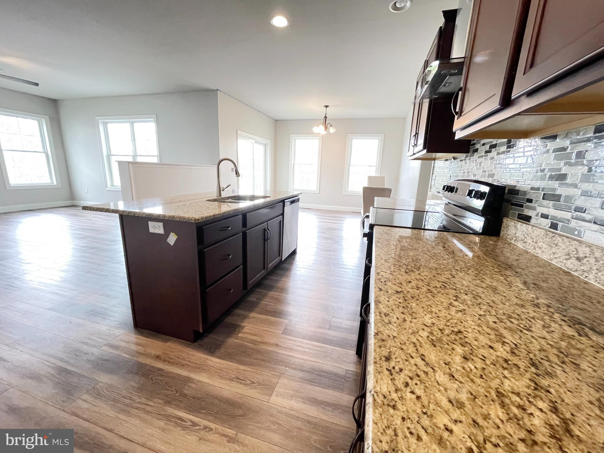 WOODLAND HILLS - Residential