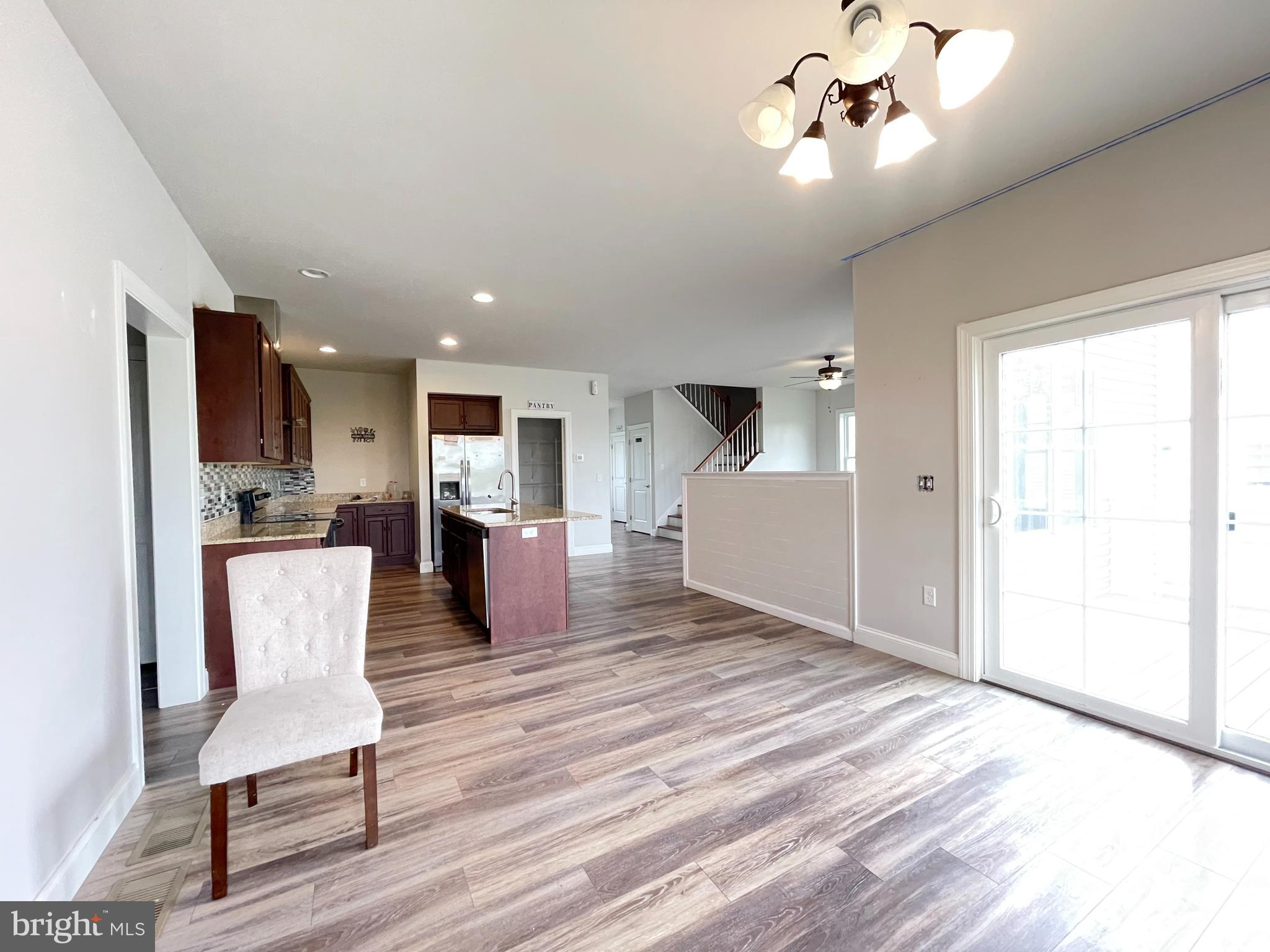 WOODLAND HILLS - Residential