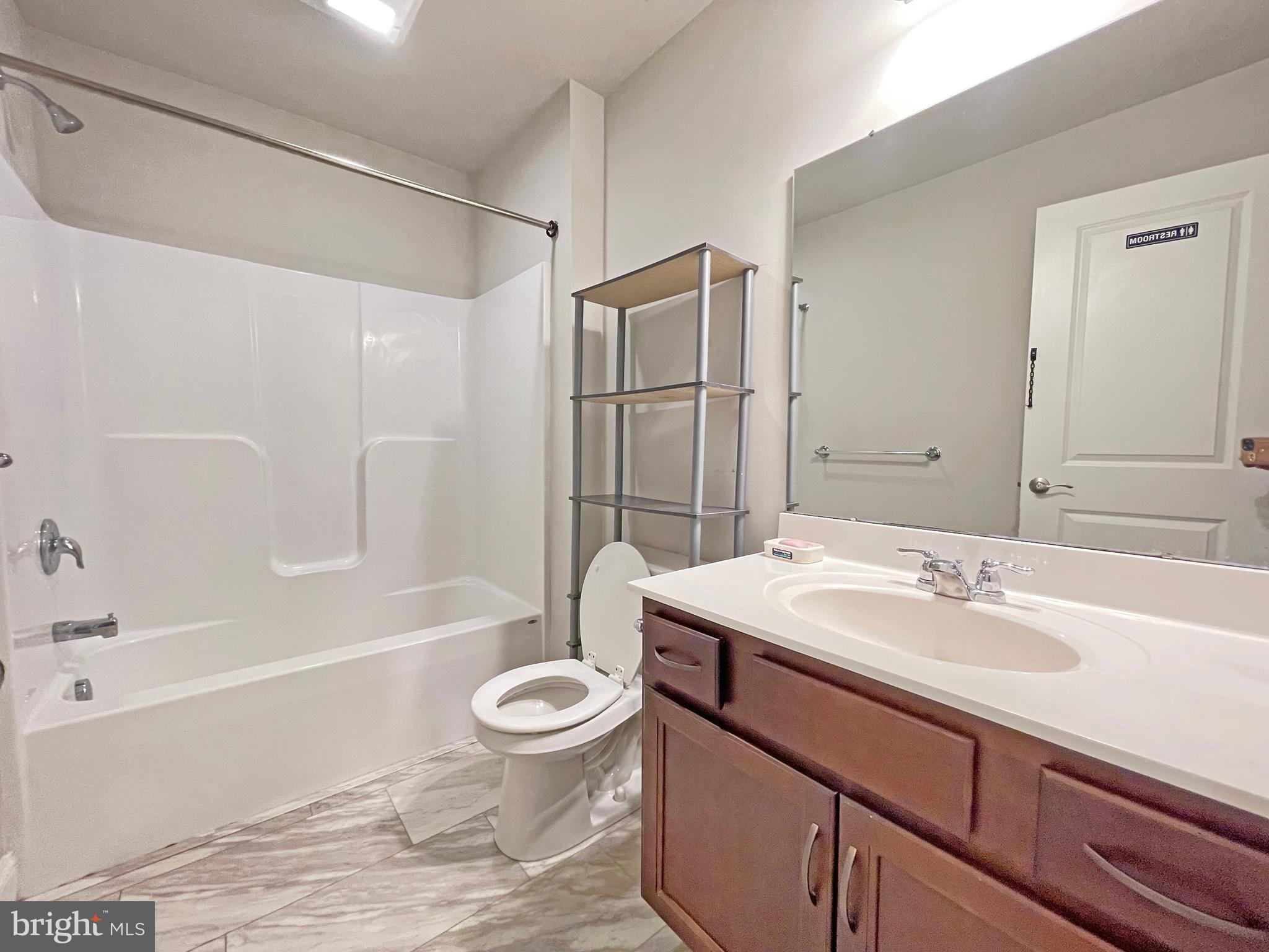 WOODLAND HILLS - Residential