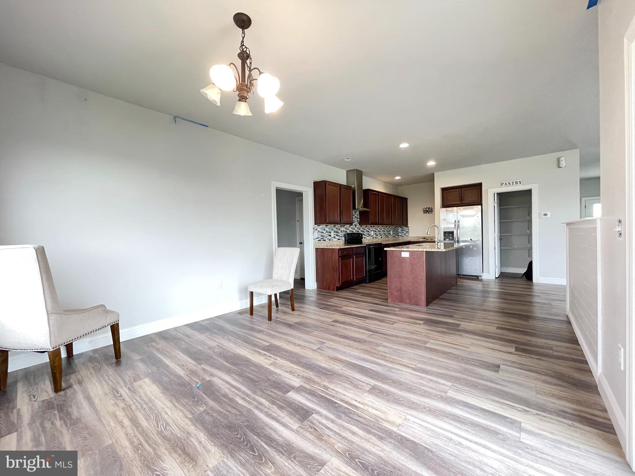 WOODLAND HILLS - Residential