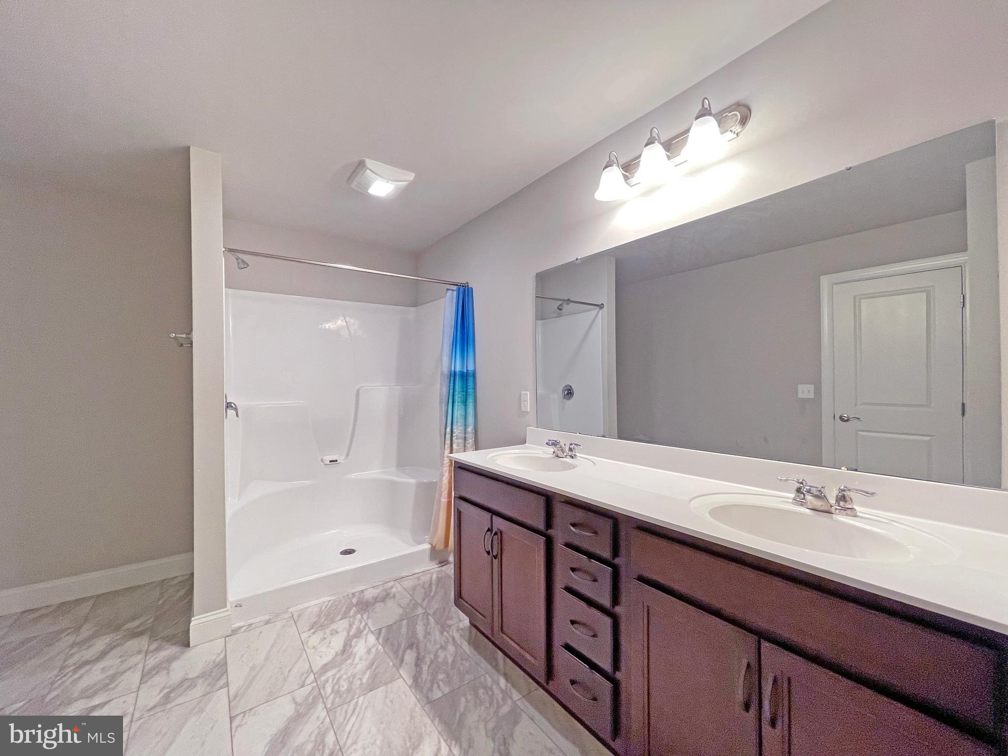 WOODLAND HILLS - Residential
