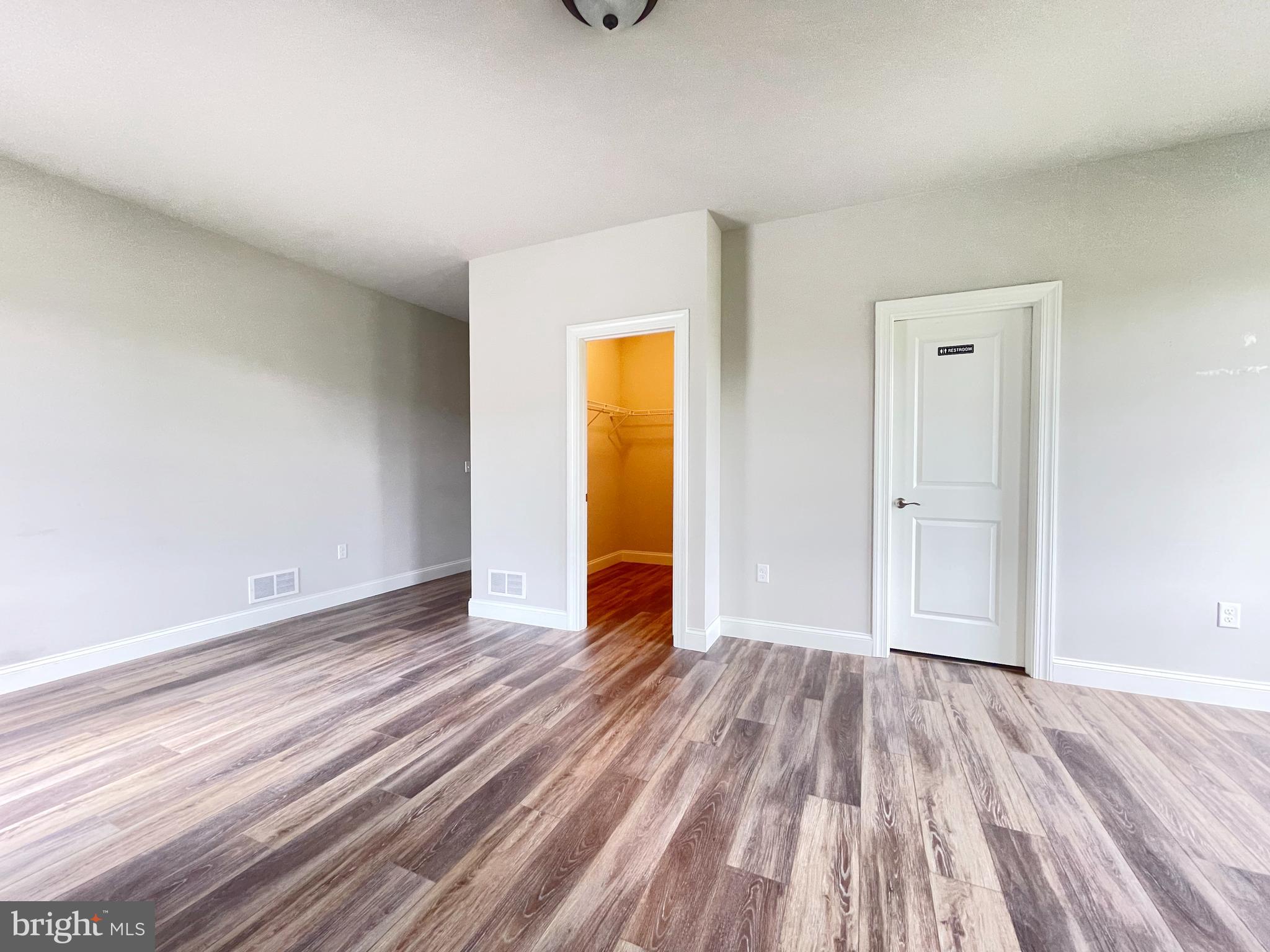 WOODLAND HILLS - Residential