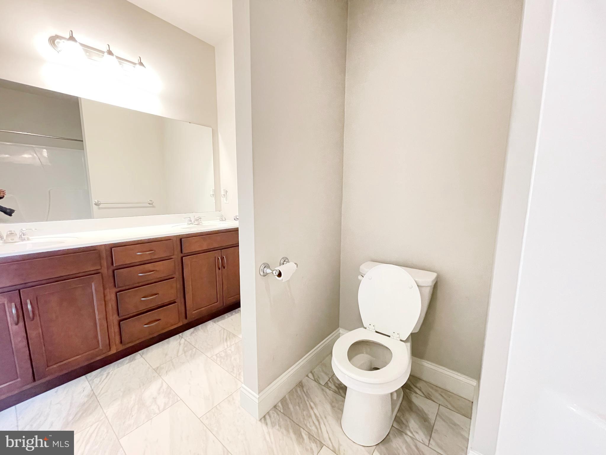 WOODLAND HILLS - Residential