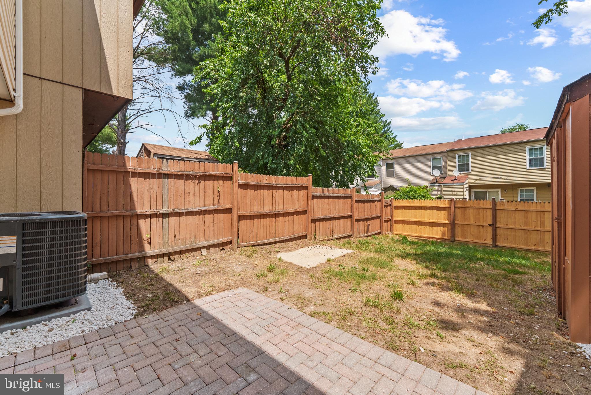 LONDON WOODS - Residential