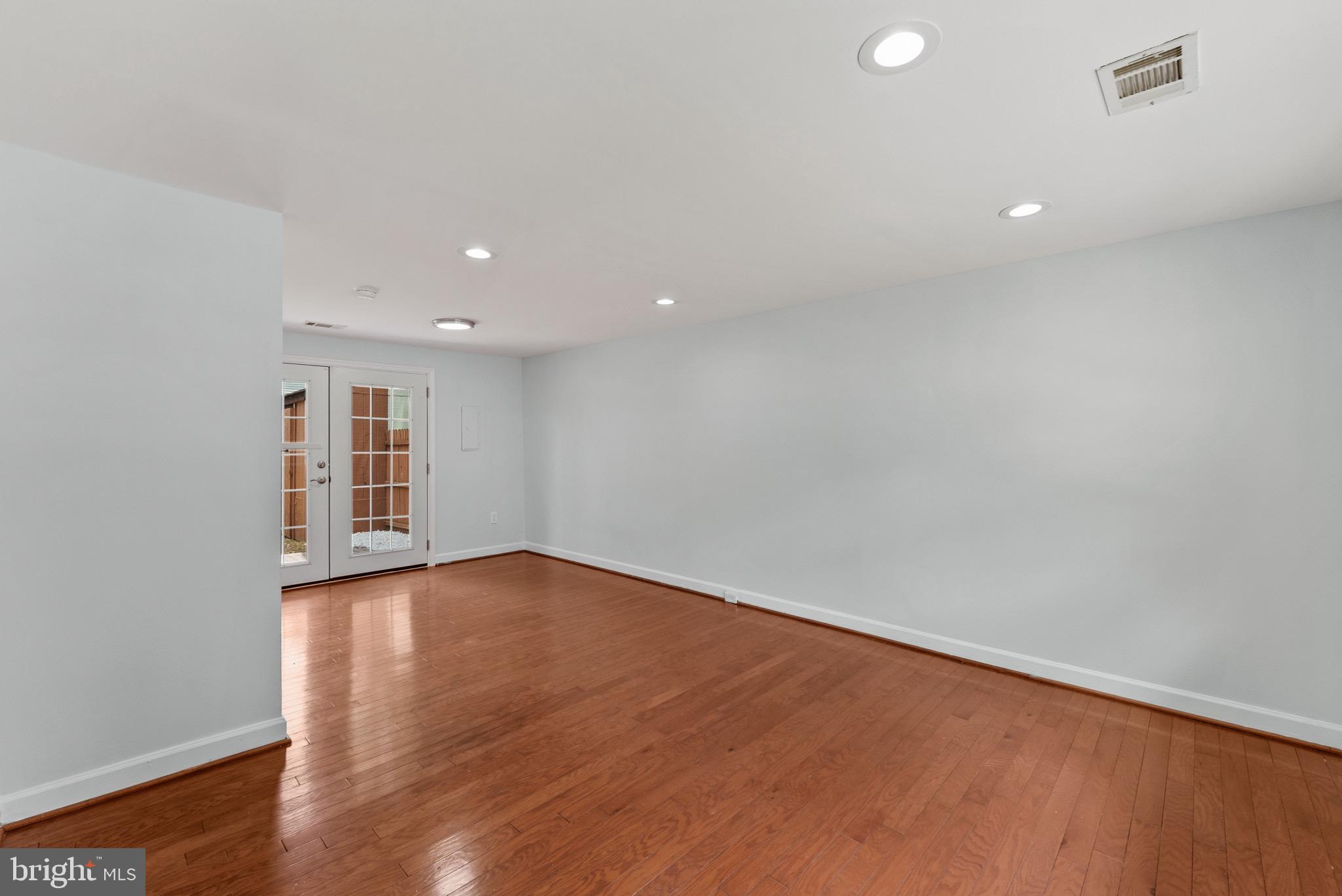 LONDON WOODS - Residential