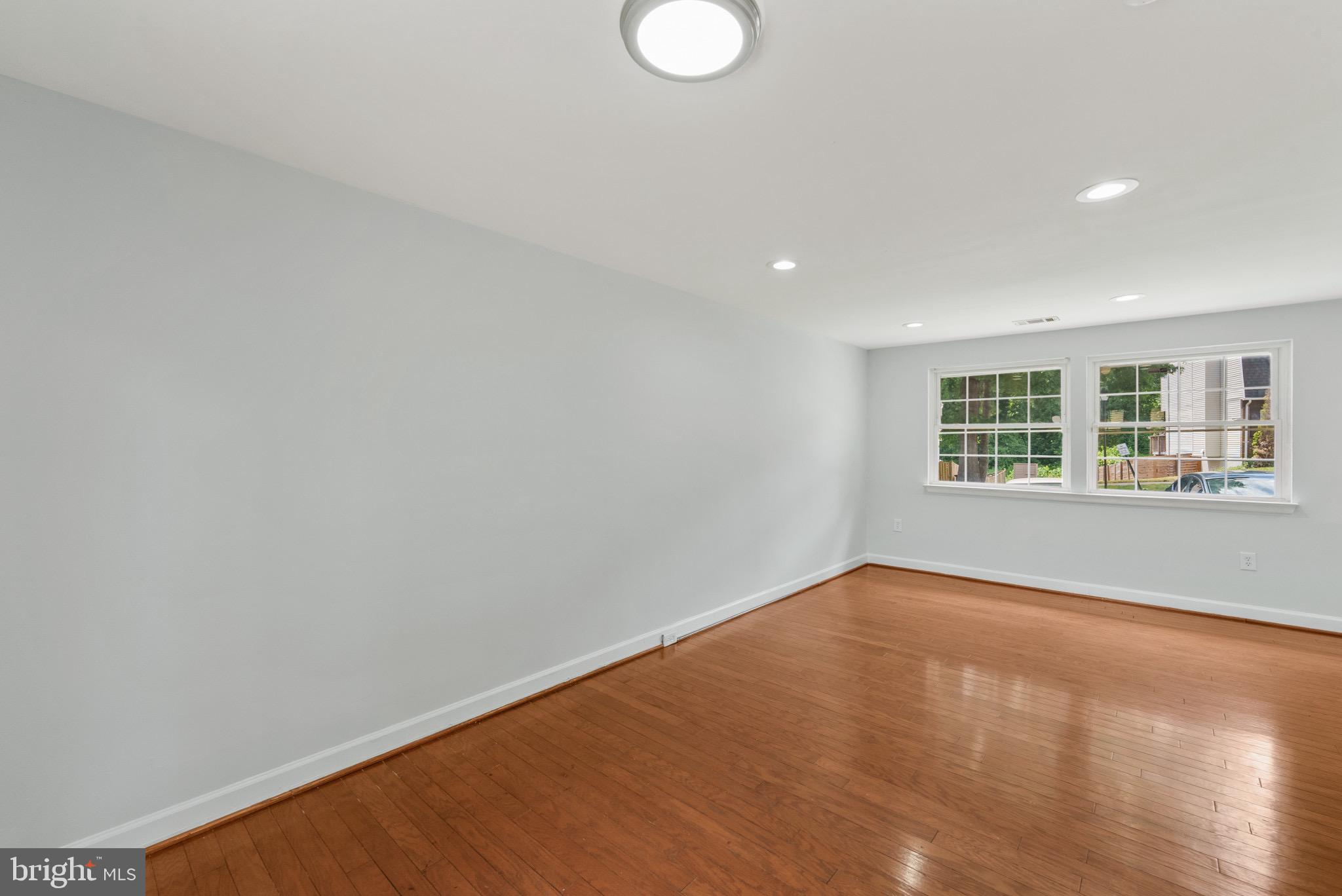 LONDON WOODS - Residential