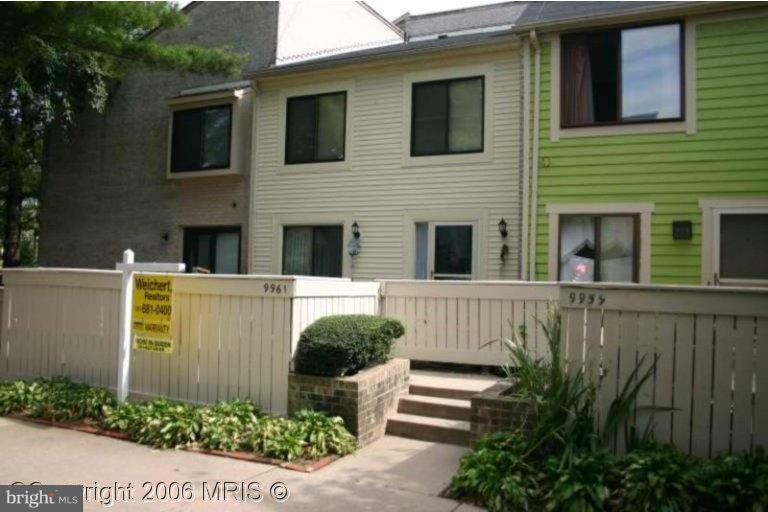 Spacious 2 bedroom townhouse. Laminate wood floors on main lvl and in bedrooms. Fresh paint throughout. S/S appliances in the kitchen. Basement is finished with a full bath, family room, den, storage area & laundry. This home is ready for occupancy. Sorry but no pets or smoking.