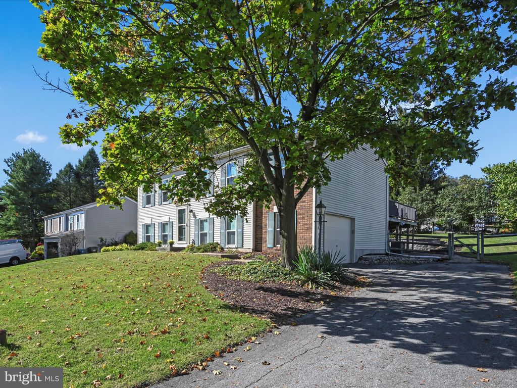 Photo of 414 Highland Drive, Mountville, PA 17554 (MLS # PALA2042126)