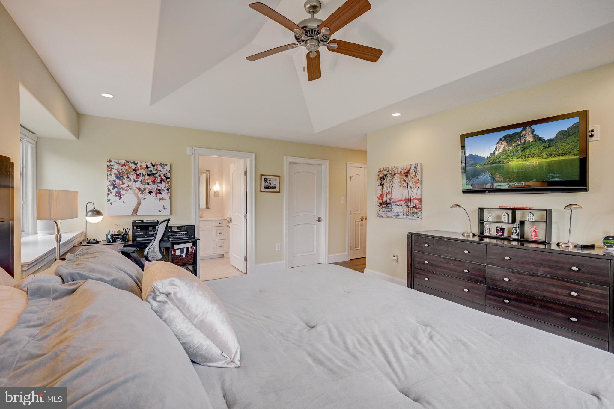 RADNOR HUNT - Residential