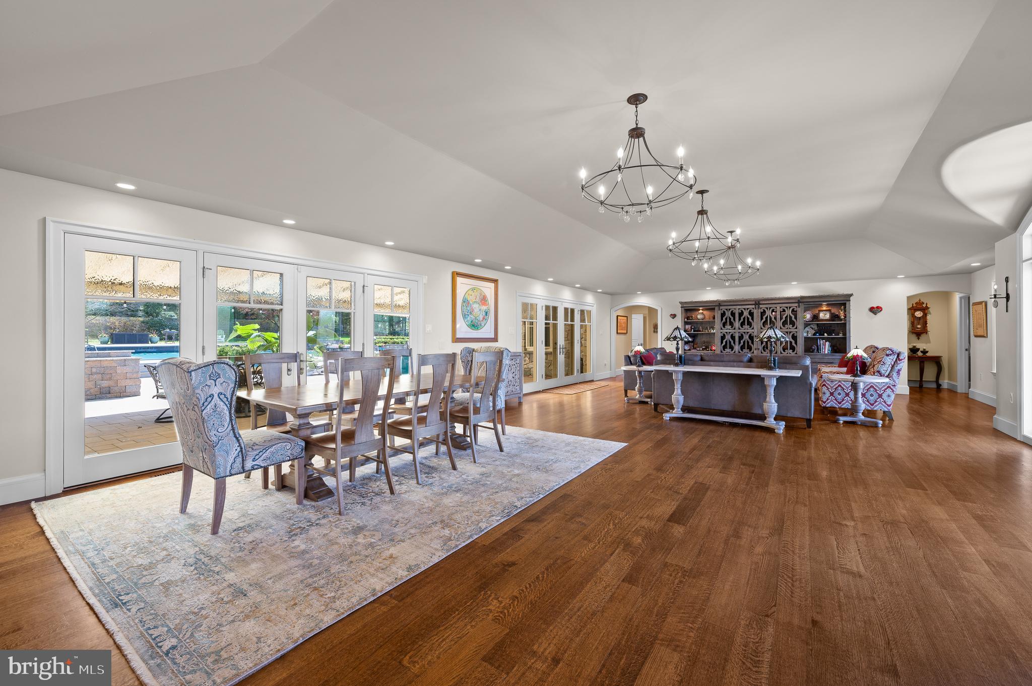 RADNOR HUNT - Residential