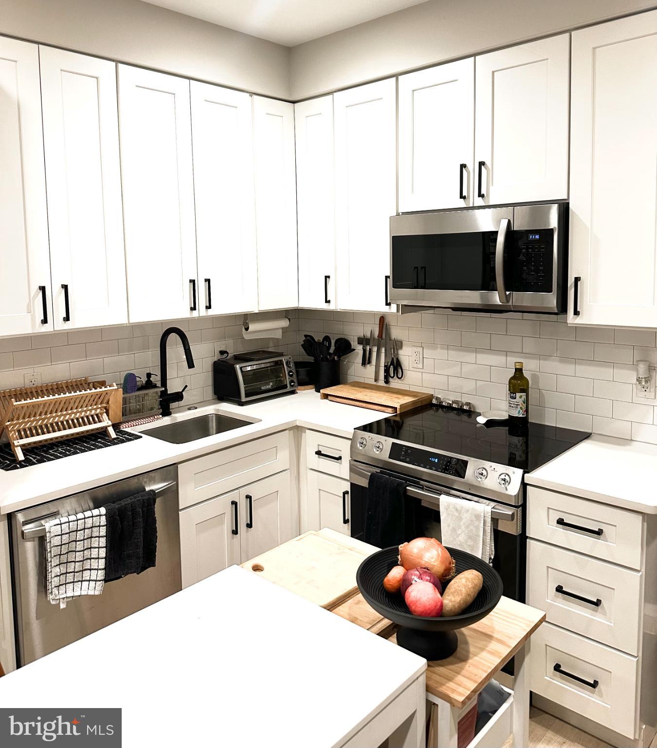 1016 17TH PLACE NE 002