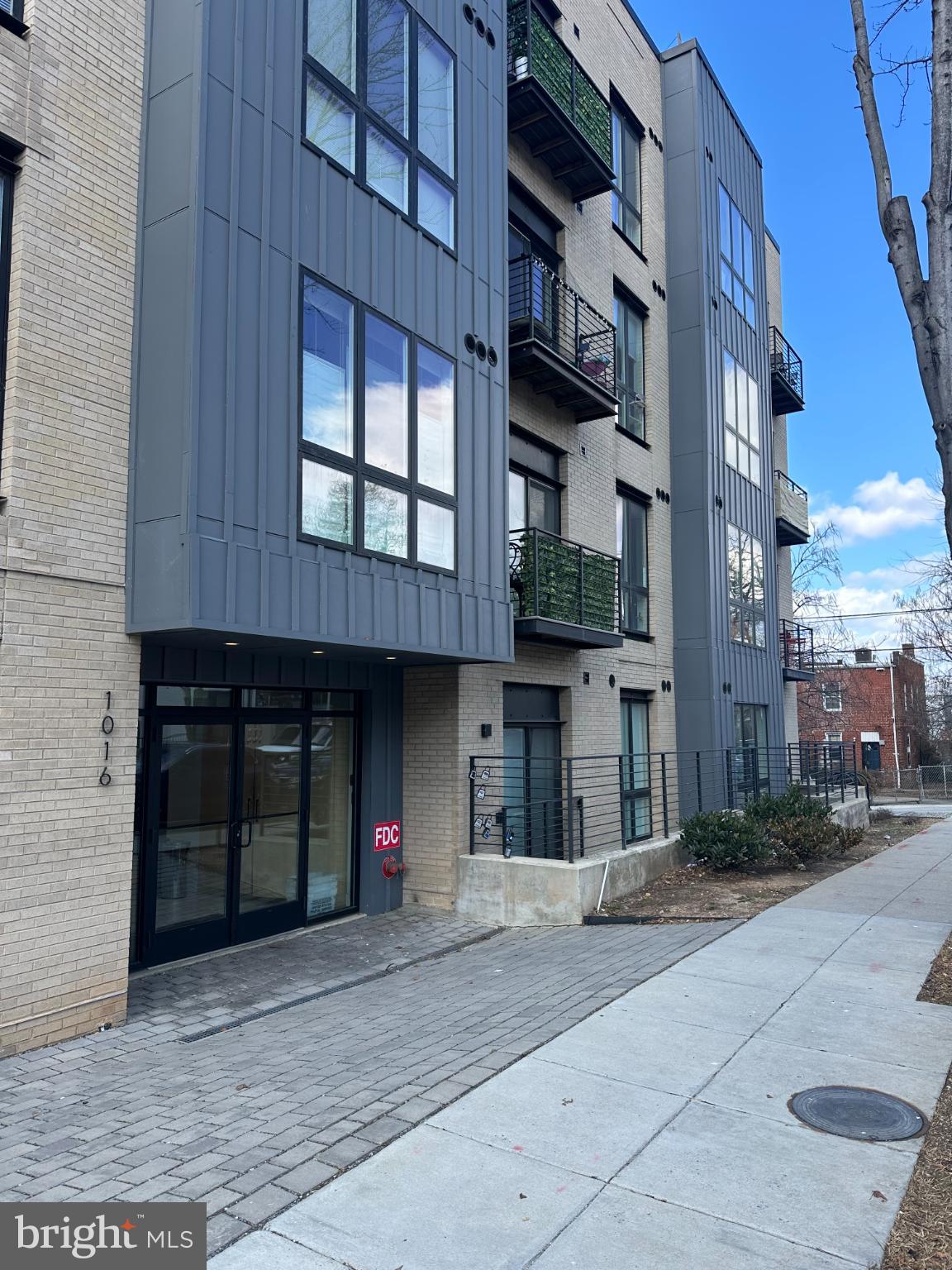 1016 17TH PLACE NE 002