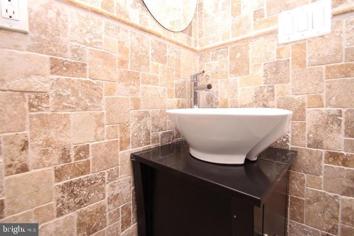 CANTON - Residential Lease