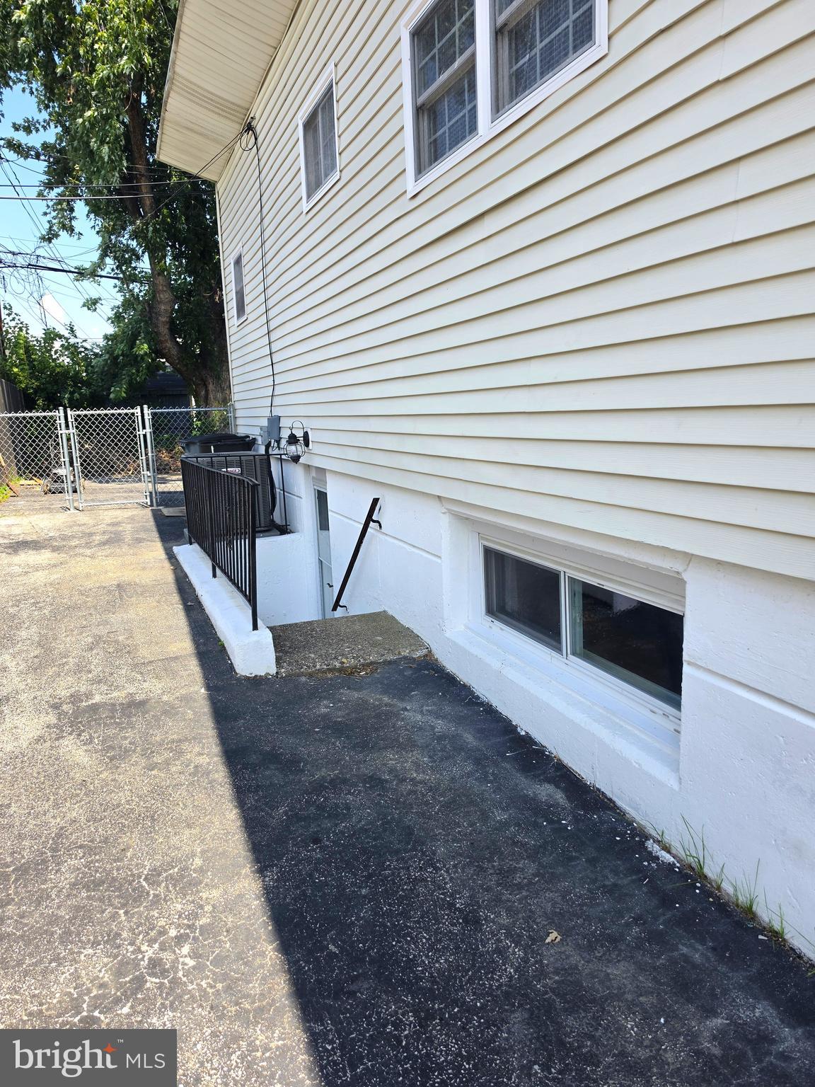 208 HOFFMAN ROAD