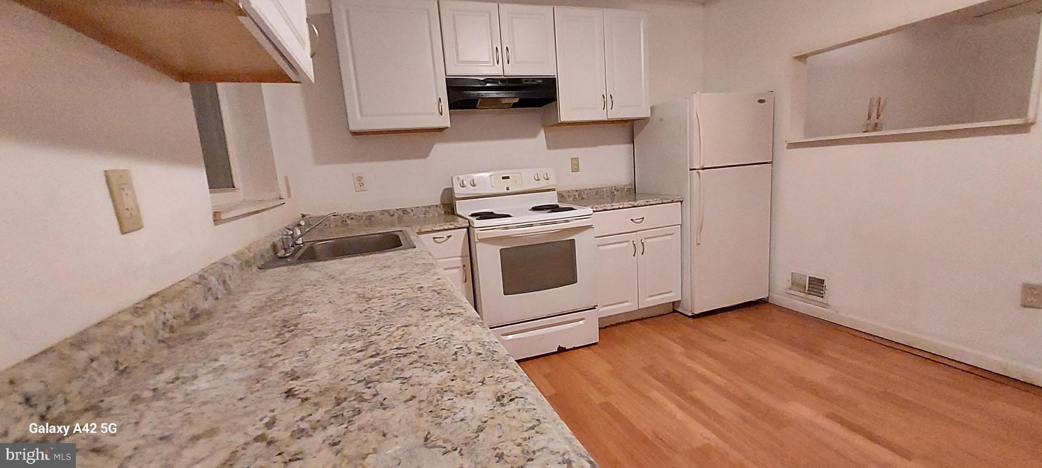 ROSEMONT - Residential Lease