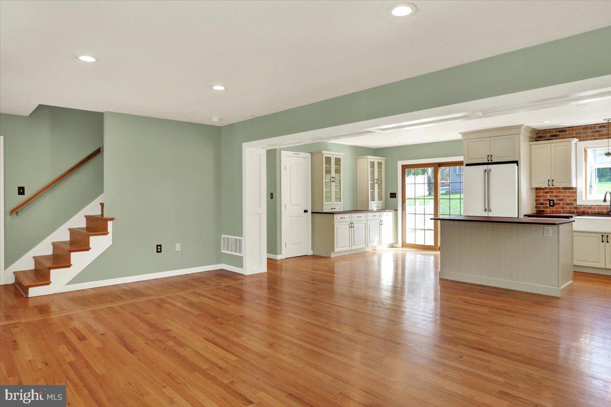905 DENISE DRIVE